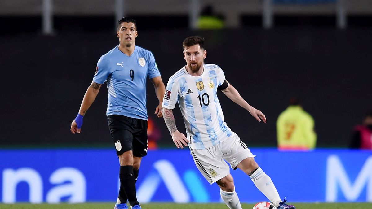 Zdjęcie okładkowe artykułu: Getty Images / Marcelo Endelli / Na zdjęciu: Lionel Messi (na pierwszym planie) i Luis Suarez