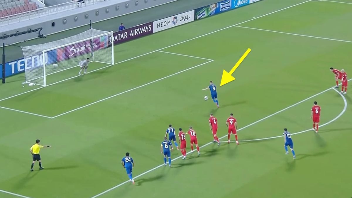 YouTube / The AFC Hub / Krzysztof Piątek podczas rzutu karnego w Azjatyckiej Lidze Mistrzów