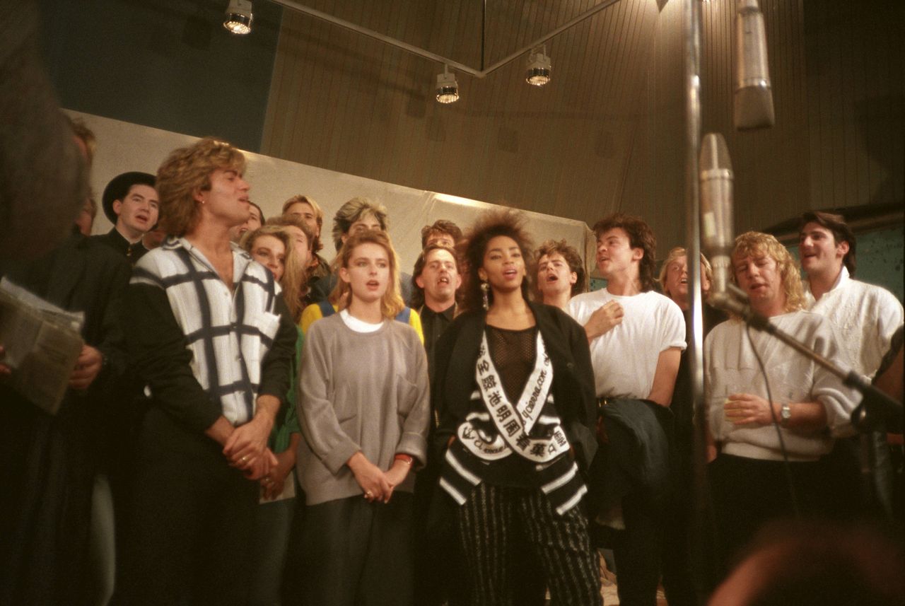 Gdy Zachód śpiewał, Afryka milczała. Dziś świąteczna piosenka budzi sprzeciw