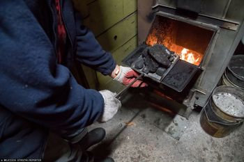 "Palimy węglem z Kolumbii". Ekspert alarmuje: ludzi nie stać