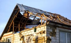 Odbudowa domu w Wyrykach. Ruszają prace