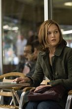 ''The First'': Julia Stiles sławną scenarzystką