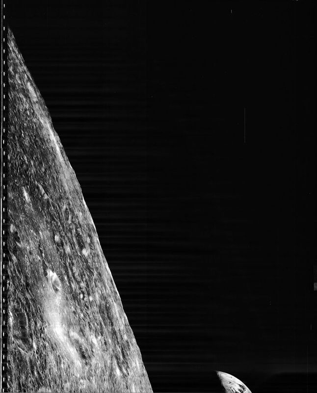 Sonda została wystrzelona 18 sierpnia. Zaczęła przekazywanie zdjęć na Ziemię 18 sierpnia 1966 roku, które zakończyło się 30 sierpnia. Zdjęcia zostały wykonane obiektywem szerokokątnym o ogniskowej 80 mm oraz długoogniskowym 610 mm, na jednej rolce filmu średnioformatowego. Film został wywołany za pomocą chemii znajdującej się na pokładzie oraz zeskanowany i zapisany na taśmie magnetycznej, z której sygnał został później przetworzony i przesłany na Ziemię.