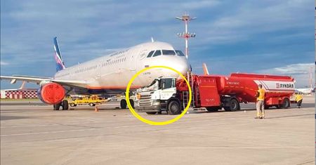 Wypadek na lotnisku w Moskwie. Cysterna z paliwem staranowała samolot