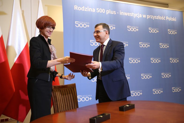 MRPiPS: wnioski o 500 plus bezpłatne. Także składane za pośrednictwem banków