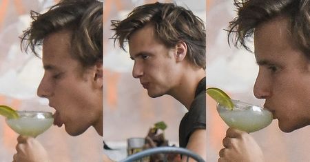 Maciek Musiał przy piąteczku zatapia język w drineczku (ZDJĘCIA)