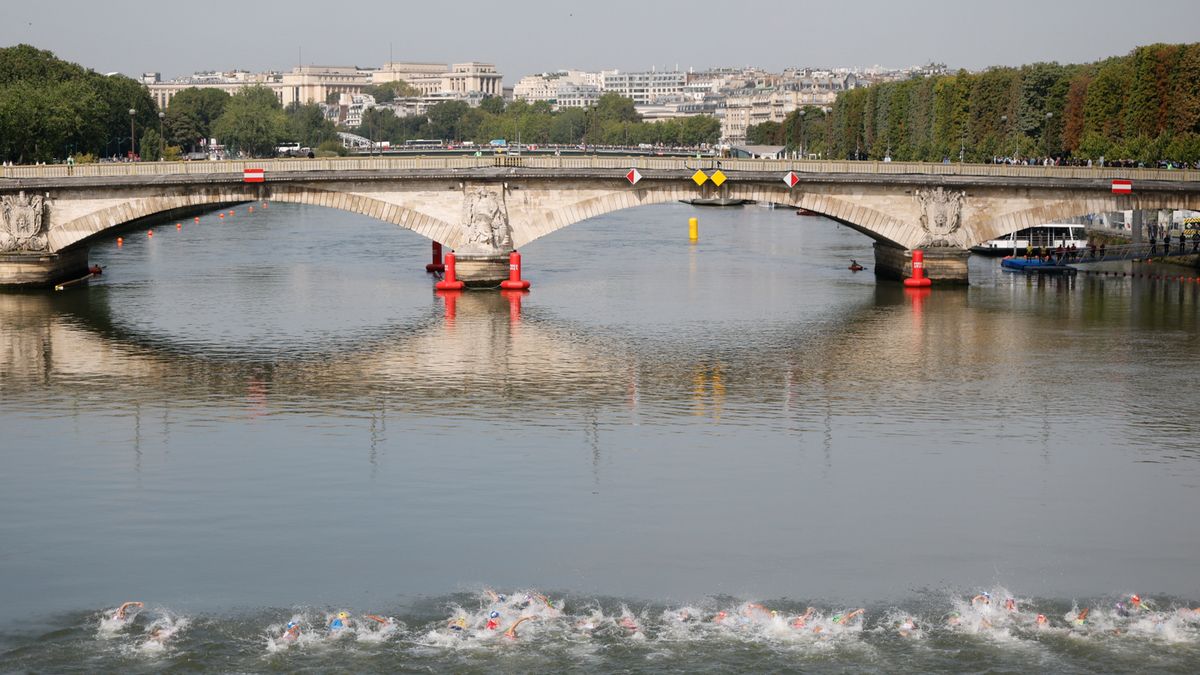 WP SportoweFakty / Łukasz Witczyk / Woda w Sekwanie