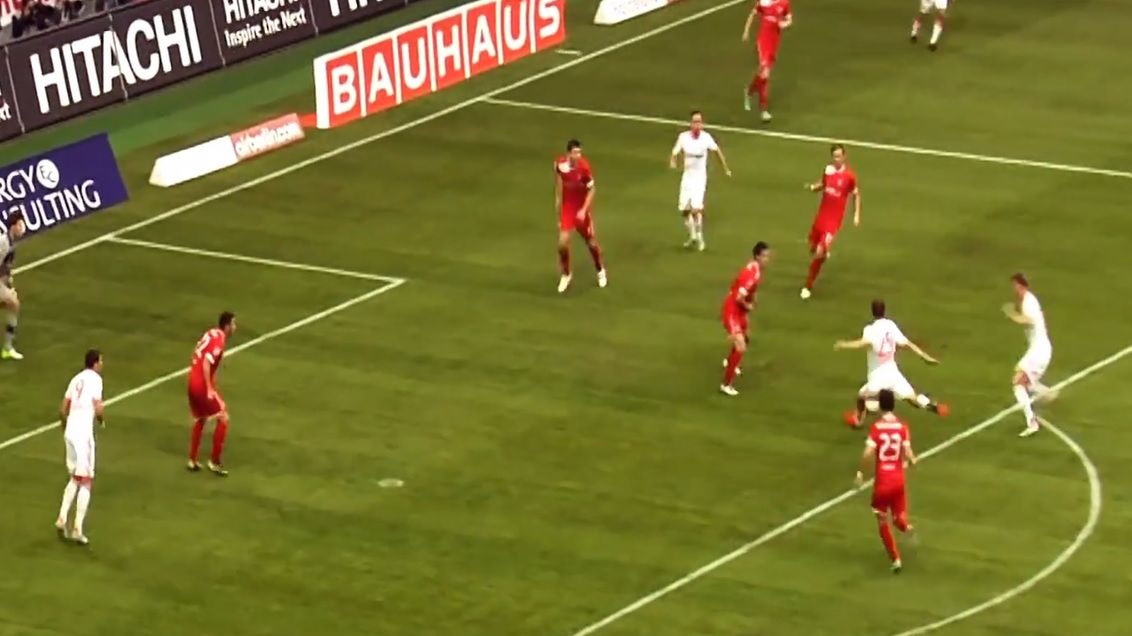Materiały prasowe / Dugout / Na zdjęciu: Thomas Mueller zdobywa gola z Fortuną