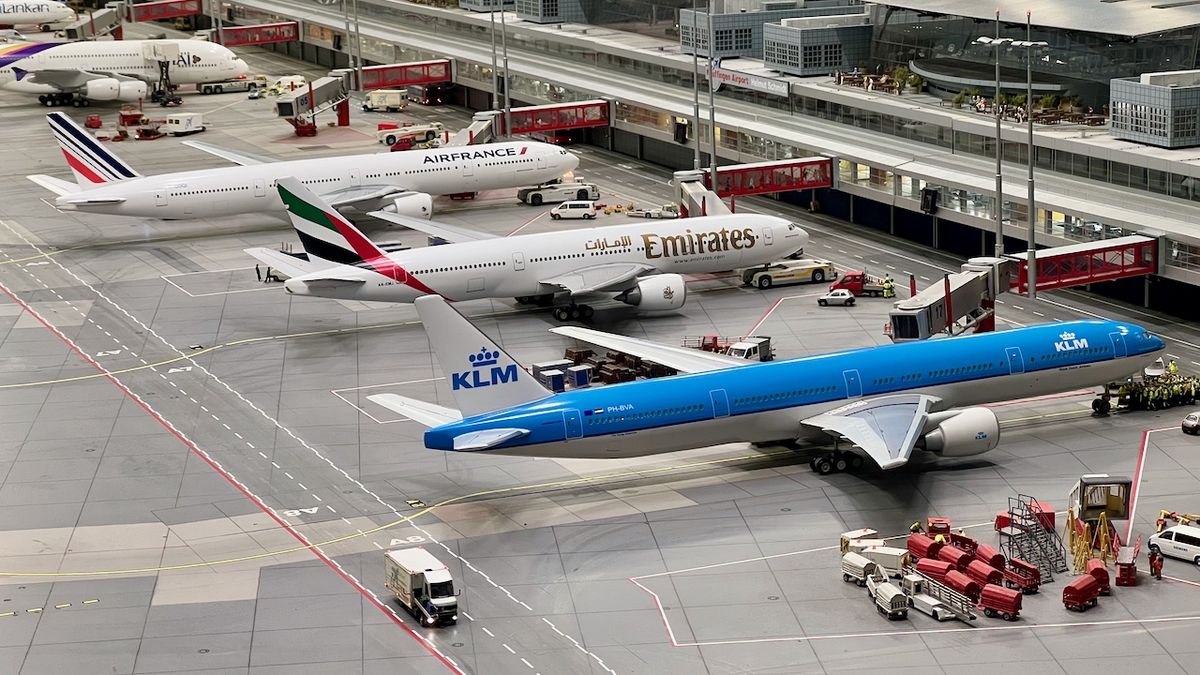 Knuffingen Airport to największa na świecie makieta portu lotniczego. Jest odzwierciedleniem terminala lotniska w Hamburgu
