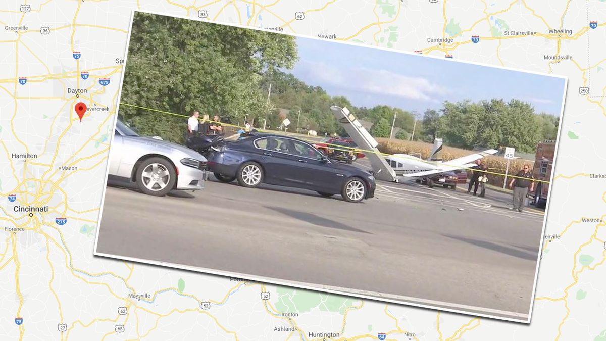 Awionetka uderzyła w tył BMW.