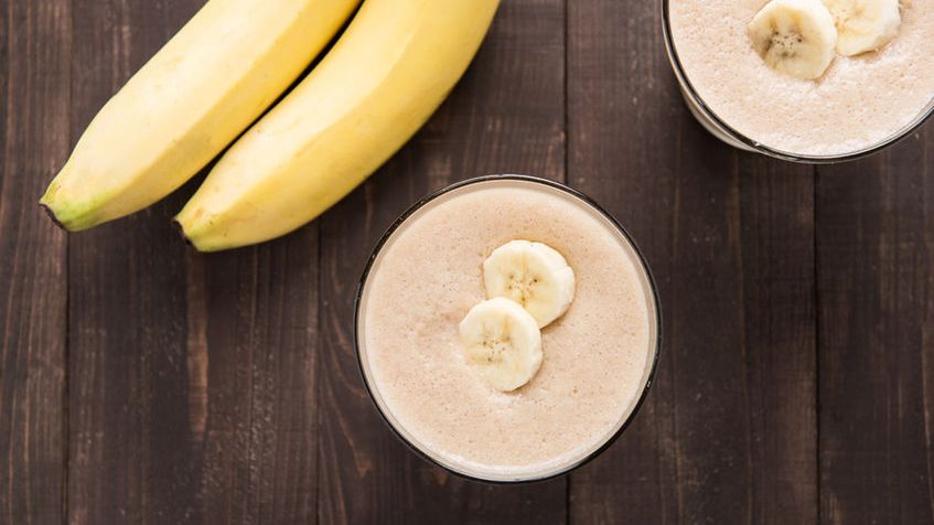 Budyń bananowy instant przygotowany z mlekiem o zawartości tłuszczu 2%