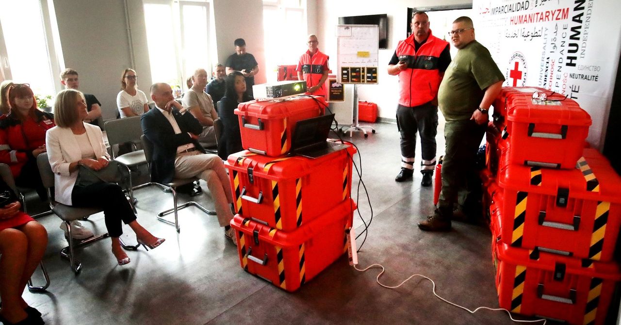 Skrzynie ratunkowe dla zachodniopomorskiego oddziału Polskiego Czerwonego Krzyża od niemieckich partnerów