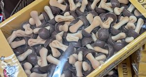 Ciasteczka grzybki nadają się do dekoracji ciasta leśny mech