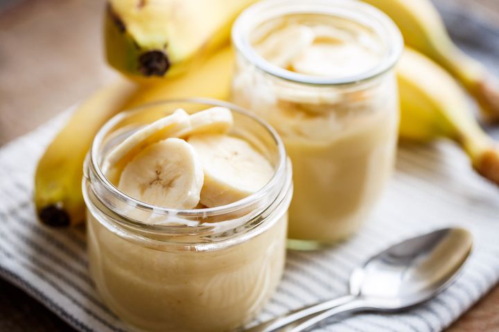 Budyń bananowy przygotowany z mlekiem o zawartości tłuszczu 2%