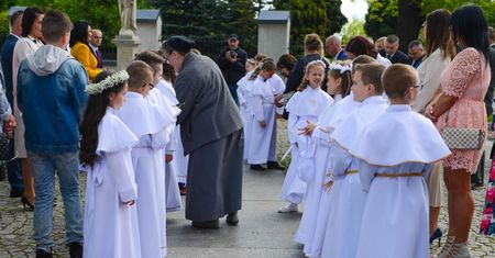 Komunia święta. Duchowny zajął zdecydowane stanowisko