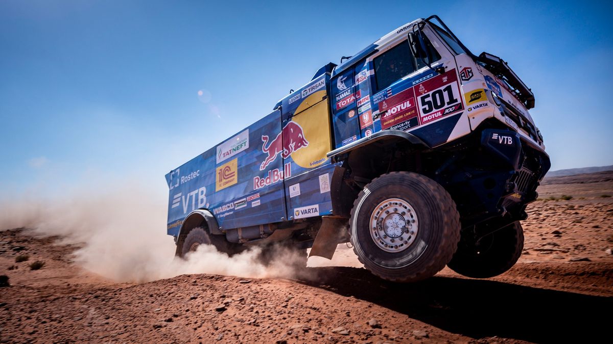 Zdjęcie okładkowe artykułu: Materiały prasowe / Red Bull / Na zdjęciu: ciężarówka Kamaz na trasie Rajdu Dakar