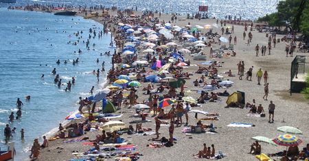 Wakacyjne plany Polaków. Wiemy, ilu z nas wyjedzie za granicę