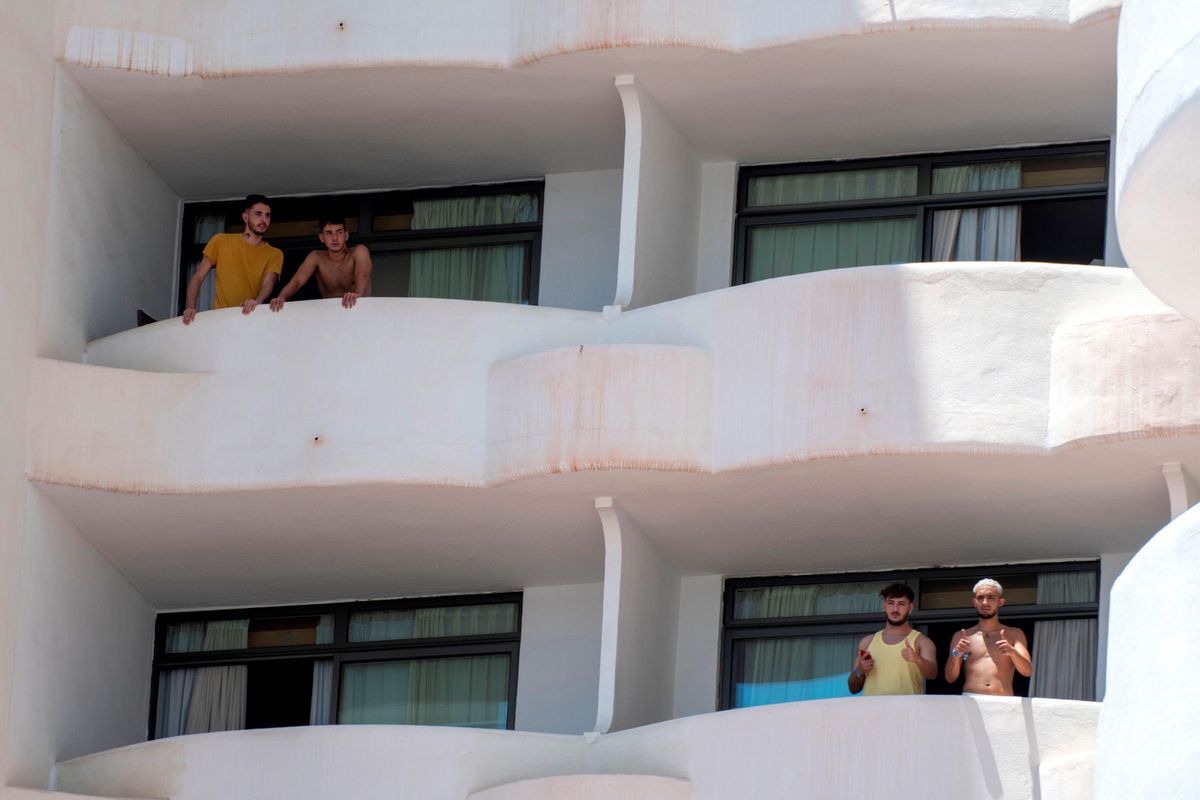 Licealiści odbywają kwarantannę w hotelu na Majorce