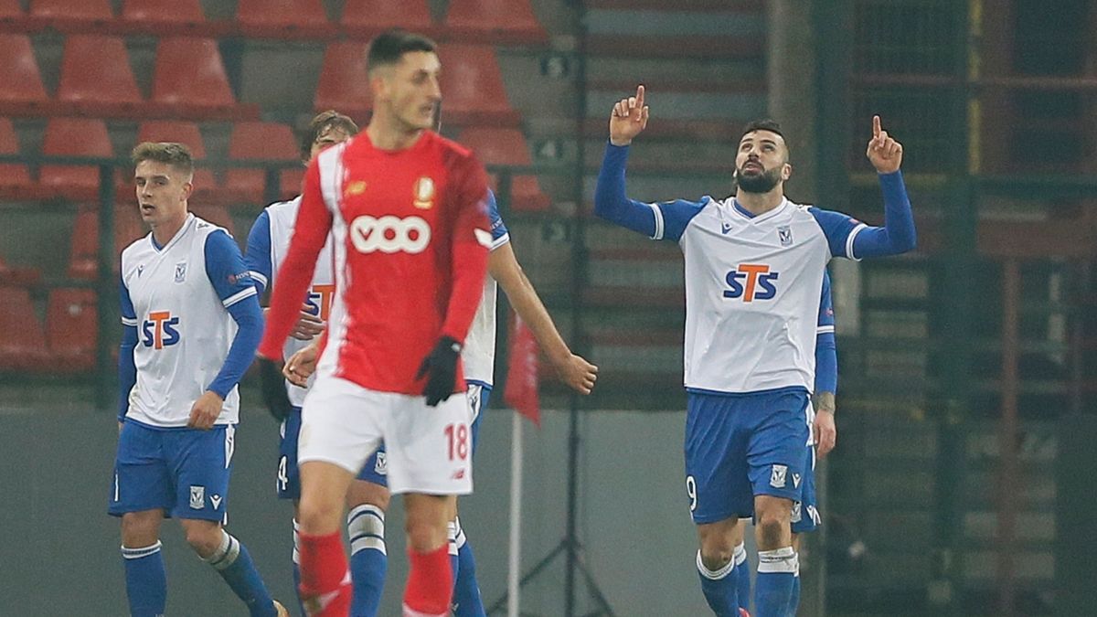 PAP/EPA / JULIEN WARNAND / Na zdjęciu od prawej: Mikael Ishak