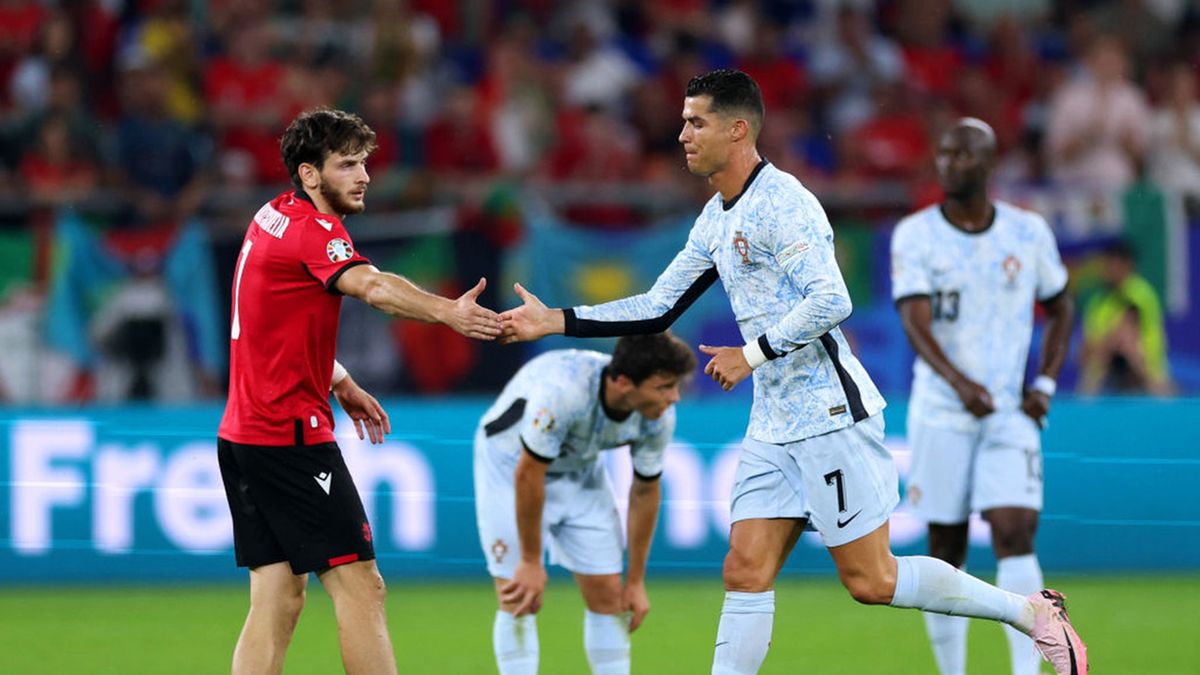 Zdjęcie okładkowe artykułu: Getty Images / Kevin C. Cox / Na zdjęciu: Chwicza Kwaracchelia i Cristiano Ronaldo 