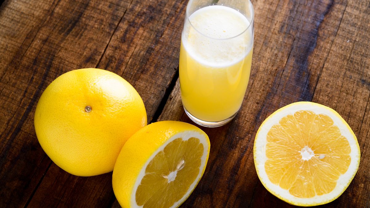 Sok grejpfrutowy (z białego grejfruta) z soku zagęszczonego bez dodatku cukru, rozcieńczony z wodą 1:3