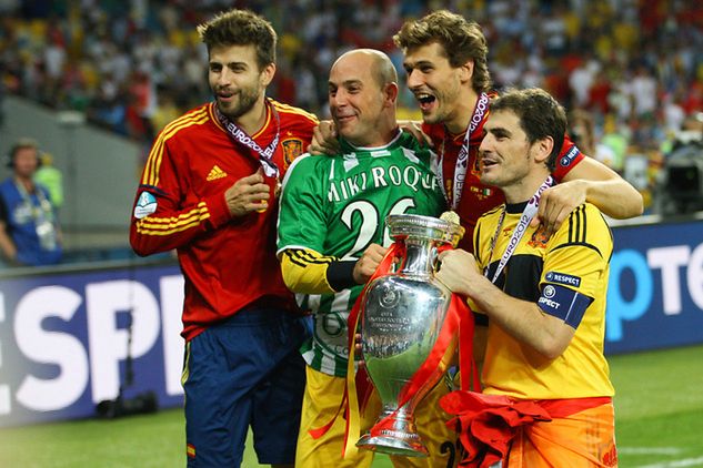 Na zdjęciu: Gerard Pique, Fernando Llorente, Iker Casillas po zwycięskim finale Euro 2012