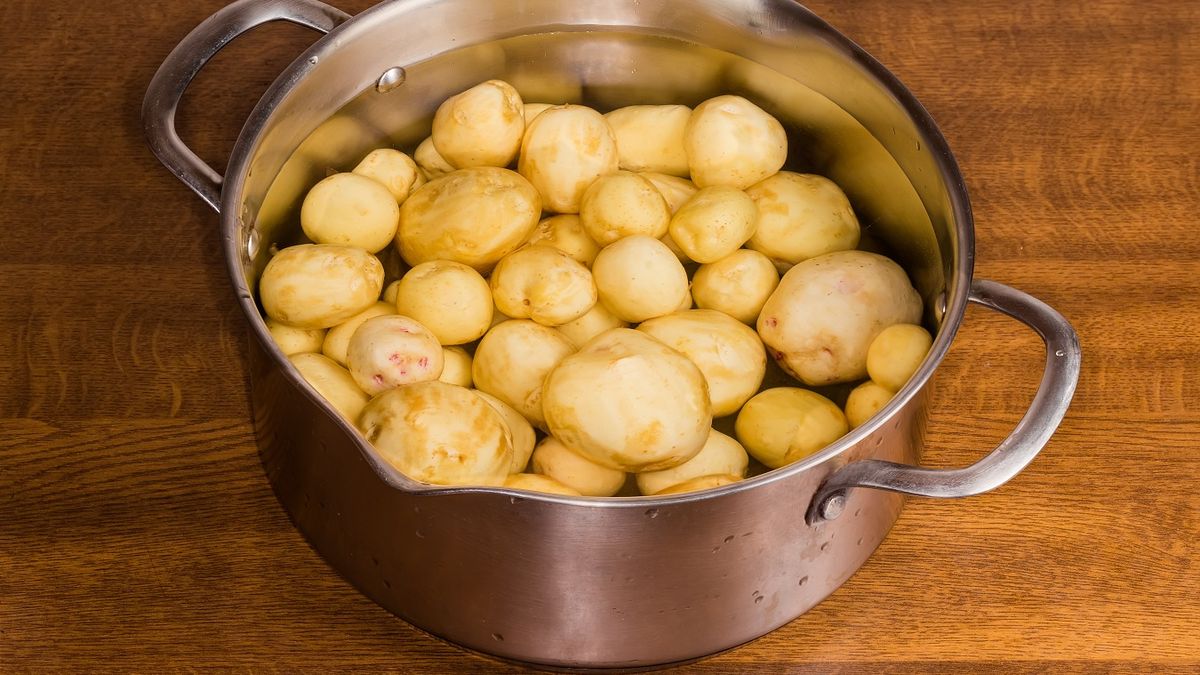 jak długo gotować młode ziemniaki? 