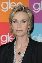"Glee": Jane Lynch w kontrowersyjnym teledysku