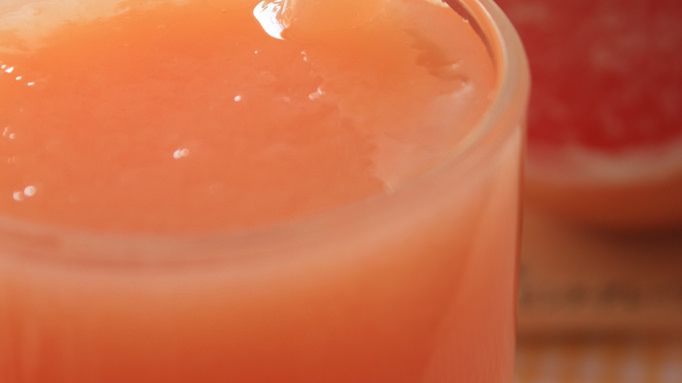 Sok grejpfrutowy (z grejpfruta różowego lub czerwonego) z dodatkiem wapnia