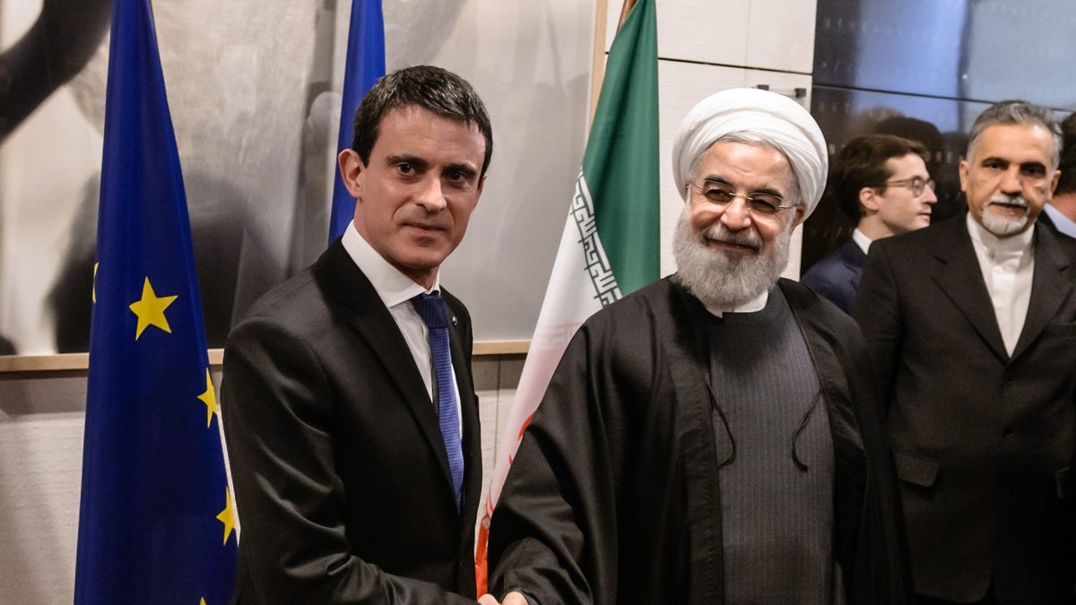 Na zdjęciu premier Francji Manuel Valls i prezydent Iranu Hassan Rowhani