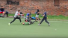 Skandal w Toruniu! Bijatyka na boisku w centrum miasta