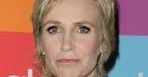 "Glee": Jane Lynch w kontrowersyjnym teledysku