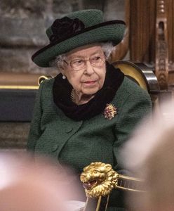Elżbieta II nie pokazywała się od miesięcy. Uwagę zwraca, z kim przyjechała na nabożeństwo