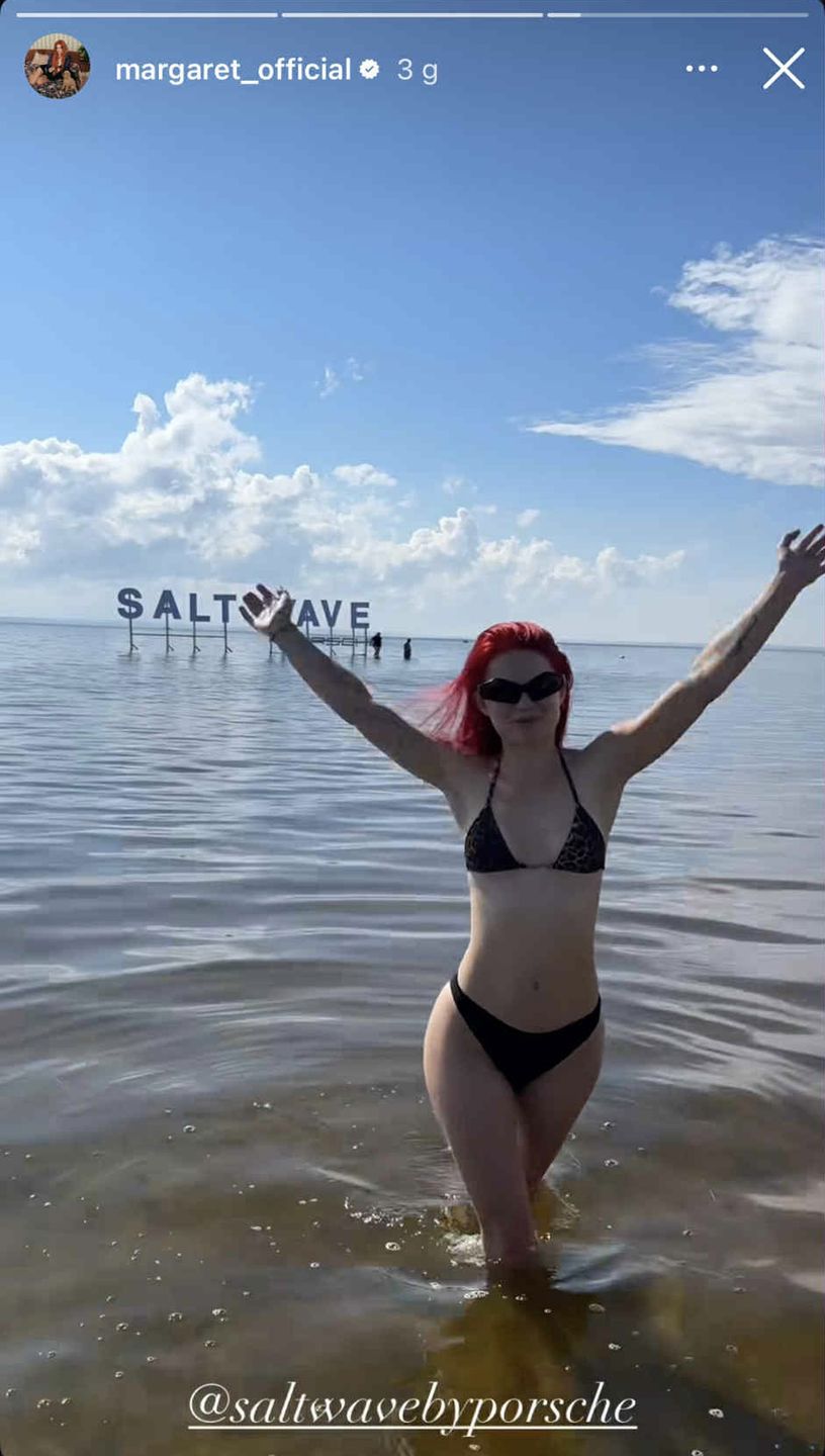 Margaret w bikini