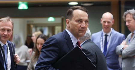 "Odstraszanie Putina to robota dla NATO". Sikorski na nieformalnym szczycie w Pradze