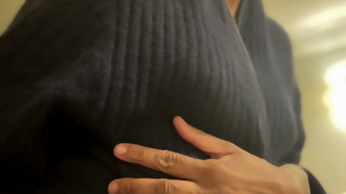 Ból w prawej części brzucha może świadczyć o powiększeniu wątroby