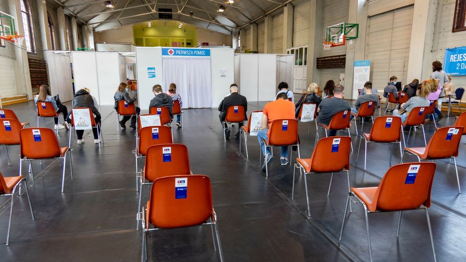 Koronawirus w Polsce. Fala zakażeń może powrócić w wakacje, gdy Polacy przestaną się szczepić