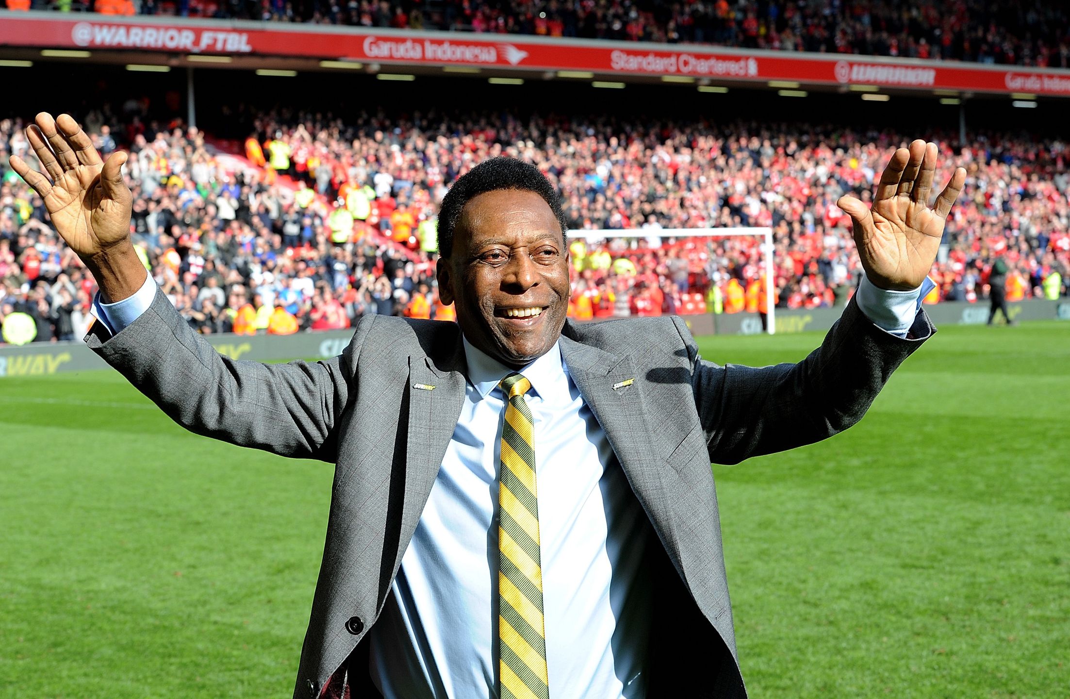 Liverpool v Manchester United - Premier LeagueLIVERPOOL, ENGLAND - MARCH 22:  (THE SUN OUT, THE SUN ON SUNDAY OUT) Pele comes onto the pitch at half time of the Barclays Premier League match between Liverpool and Manchester Untied at Anfield on March 22, 2015 in Liverpool, England.  (Photo by John Powell/Liverpool FC via Getty Images)John Powell