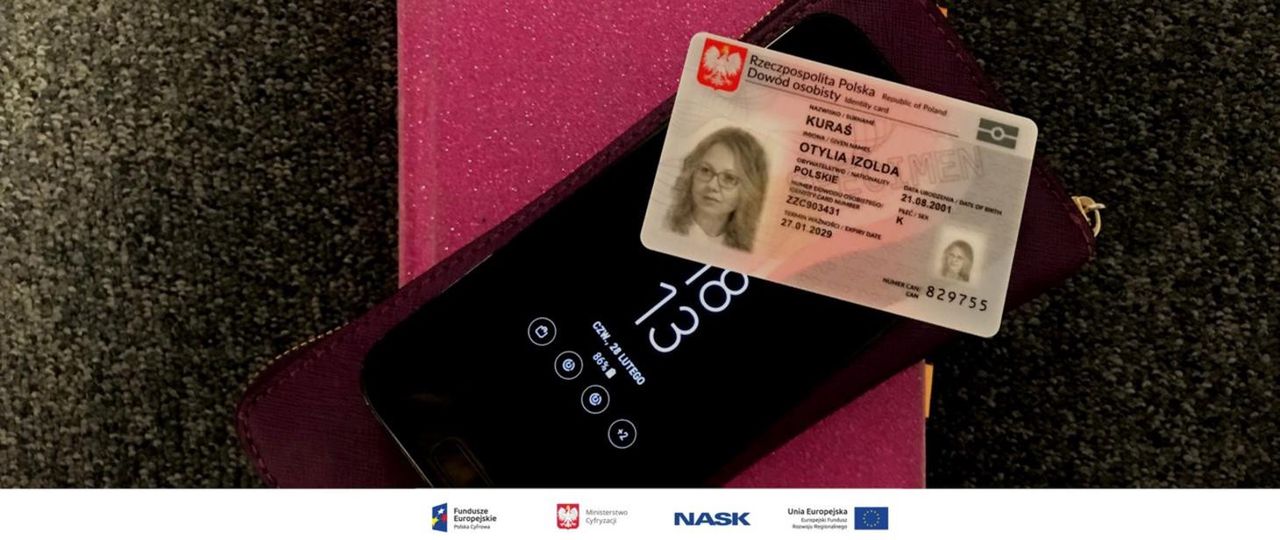 E-dowód i smartfon z NFC