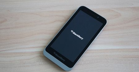 Niewydany BlackBerry Z5 po raz kolejny pozuje na zdjęciach