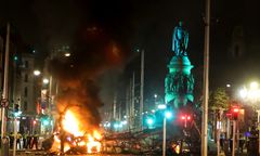 Podpalono policyjne auto. Wielkie zamieszki w Irlandii