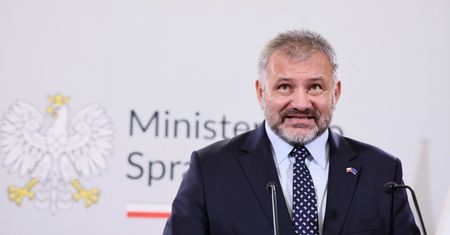 "Błyskawiczna decyzja". Minister: będą podwyżki