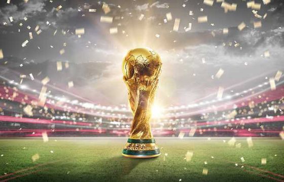 Sieć handlowa rezygnuje ze sponsoringu piłki nożnej, bo piłkarze nie mogą w Katarze nosić tęczowych opasek