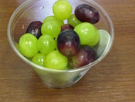 Winogrona bezpestkowe w puszce w wodzie (owoce i płyn)