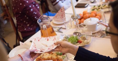 Obostrzenia na święta Bożego Narodzenia. Wigilia 2020. Co z limitem osób? Jest luka w przepisach