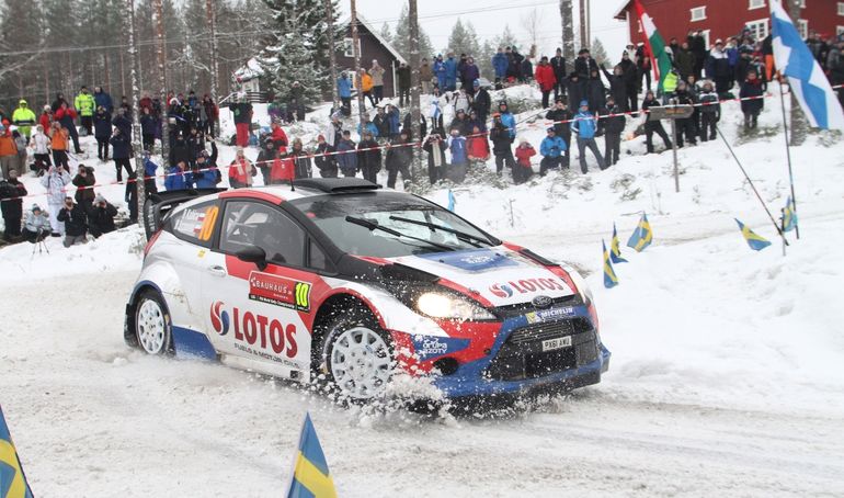 Robert Kubica trzykrotnie ugrzązł poza drogą jednak dotarł do mety Rajdu Szwecji