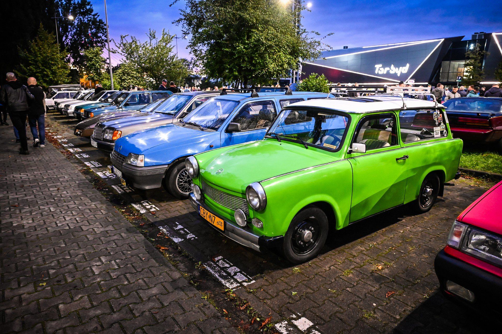 Ostatnie spotkanie pod Torbydem nie oznacza, że klasyki zapadną w zimowy sezon. Dużo zależy jednak od pogody. Jeżeli jesień będzie sprzyjać, mogą odbyć się dodatkowe wydarzenia - jednym z rozważanych jest kolejne Halloween na parkingu przy ul. Grudziądzkiej. Organizatorzy pracują także nad kolejnymi niespodziankami.