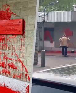 Incydent przed polską ambasadą w Moskwie. Czerwona farba na godle. Jest nagranie