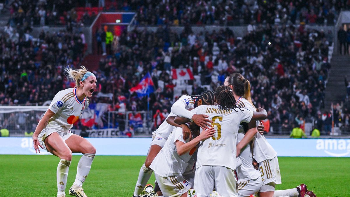 Zdjęcie okładkowe artykułu: Facebook / Olympique Lyonnais Feminin / Na zdjęciu: radość piłkarek Olympique Lyon