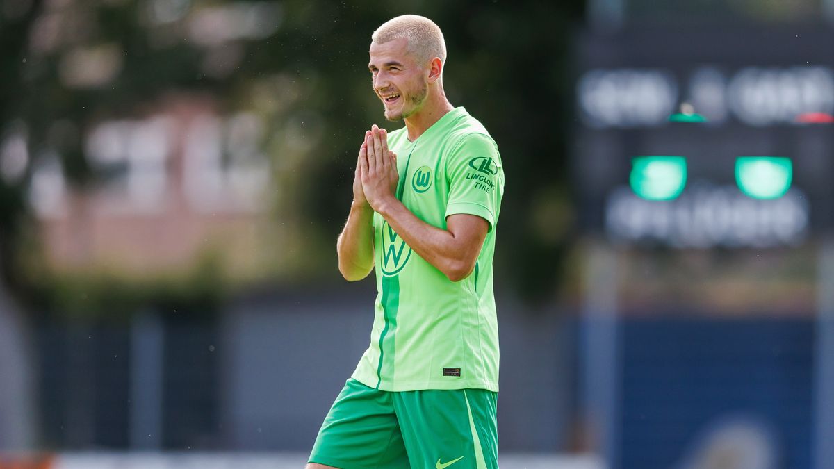 Getty Images / Max Ellerbrake - firo sportphoto / Na zdjęciu: Jakub Kamiński zanotował asystę przy jedynym golu dla VfL Wolfsburg